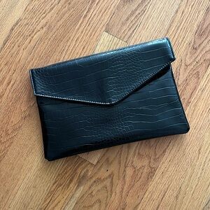 Lulu’s Large Black Envelope Clutch